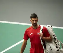 九游体育官网-德约科维奇获胜后跪地痛哭